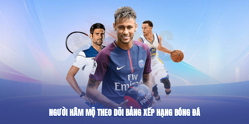 Người hâm mộ theo dõi bảng xếp hạng bóng đá