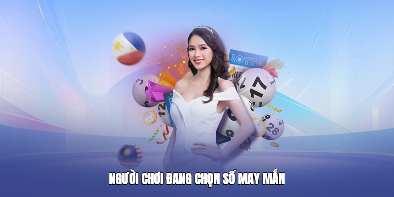 Người chơi đang chọn số may mắn trải nghiệm thử vận may